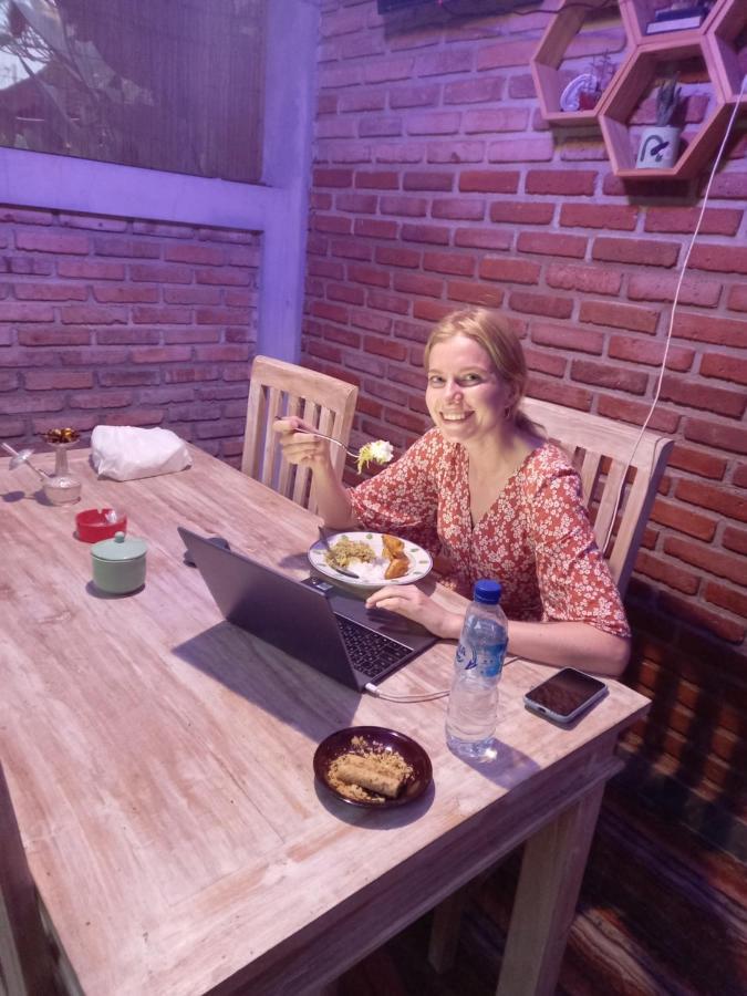 ホテル デワ プト ゲスト ハウス ウブド エクステリア 写真